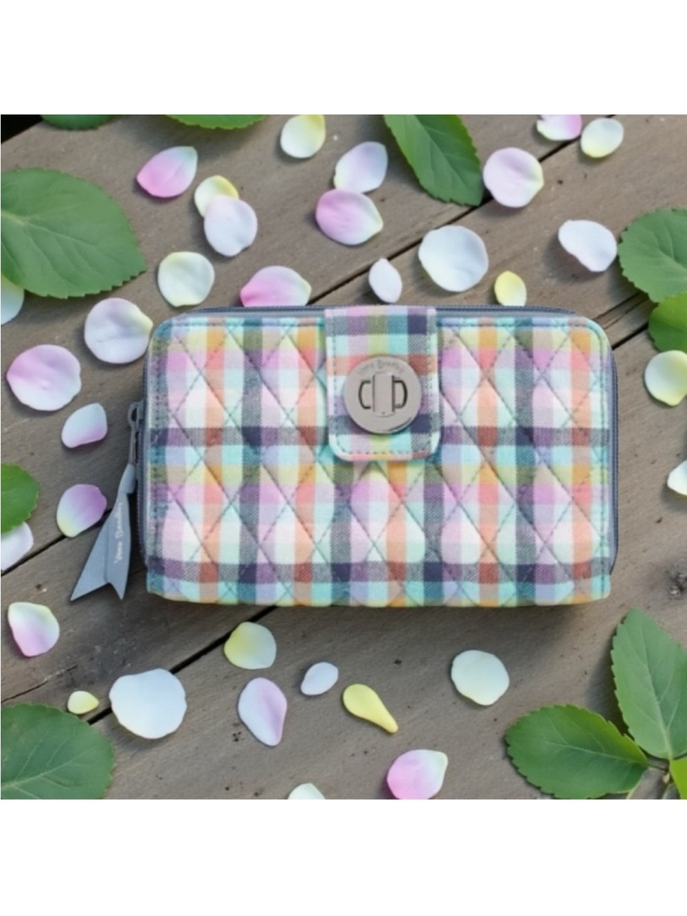 VERA BRADLEYS Gingham Plaid RFID Turnlock
Wallet in Cotton/NWT